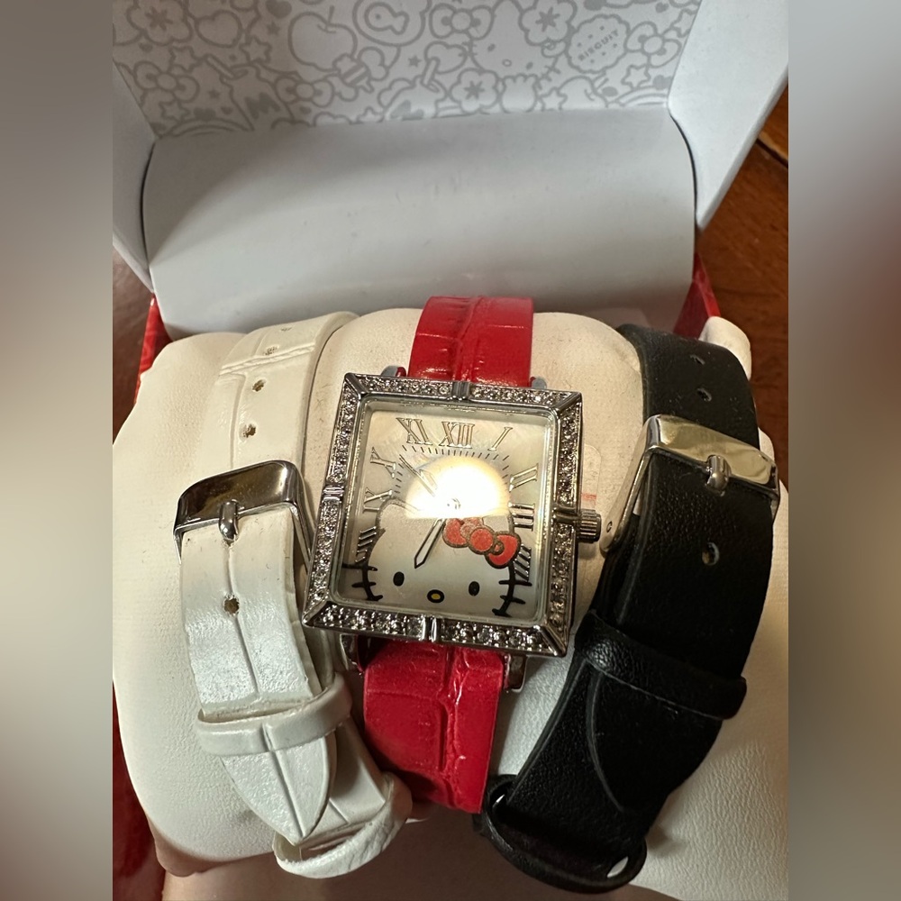 Hello Kitty Watch Set with Interchangeable Straps. NIB - Picture 3 of 4